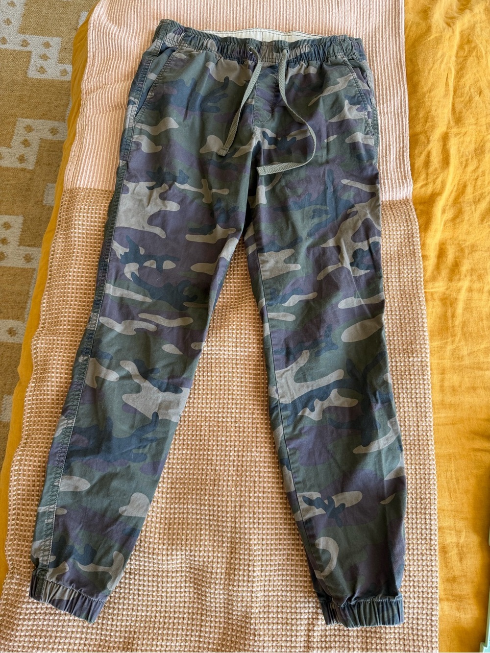 GAP Men's Green Camo Cargo Joggers